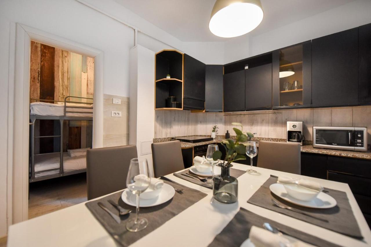 Amazing Location & Elegant Apt - Old Town Apartment บูคาเรสต์ ภายนอก รูปภาพ