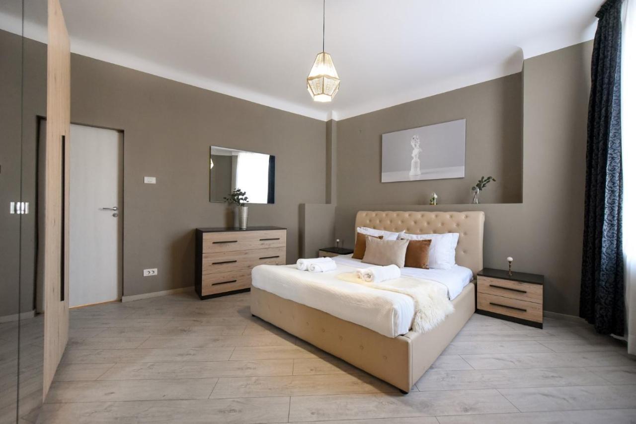 Amazing Location & Elegant Apt - Old Town Apartment บูคาเรสต์ ภายนอก รูปภาพ