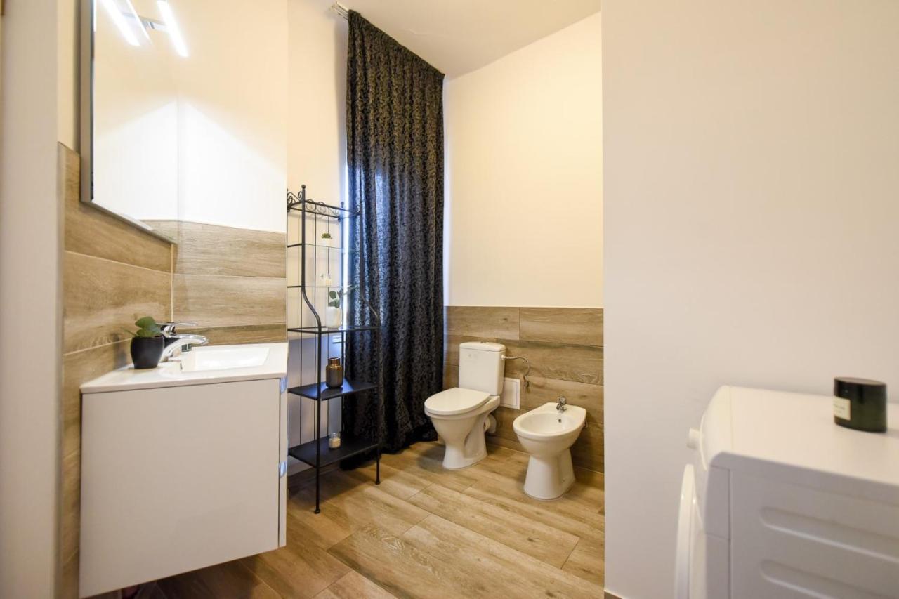 Amazing Location & Elegant Apt - Old Town Apartment บูคาเรสต์ ภายนอก รูปภาพ