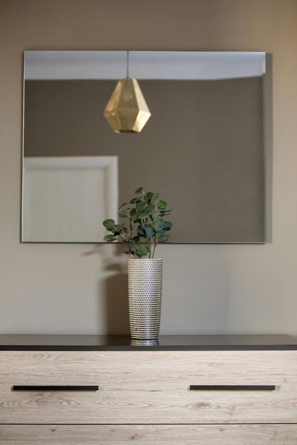 Amazing Location & Elegant Apt - Old Town Apartment บูคาเรสต์ ภายนอก รูปภาพ