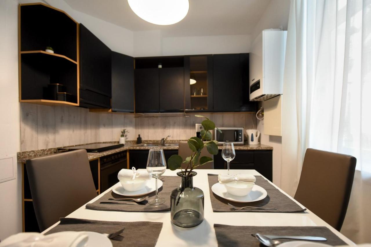 Amazing Location & Elegant Apt - Old Town Apartment บูคาเรสต์ ภายนอก รูปภาพ