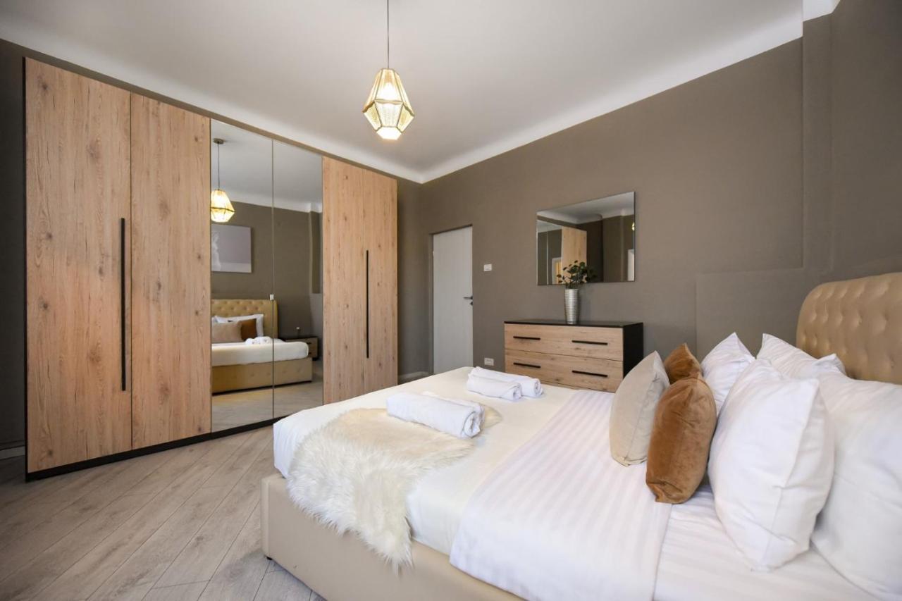 Amazing Location & Elegant Apt - Old Town Apartment บูคาเรสต์ ภายนอก รูปภาพ